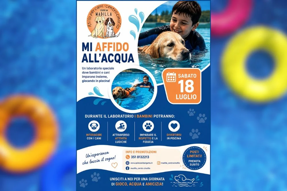 Locandina pubblicitaria dell'evento estivo "Mi Affido all'Acqua" organizzato dal Centro Cinofilo Madilla. L'immagine mostra una foto di un bambino sorridente in piscina con un cane Golden Retriever che nuota. Il poster include il titolo dell'evento, la data di sabato 18 luglio, icone descrittive delle attività ludiche e di apprendimento, e il logo di Madilla.